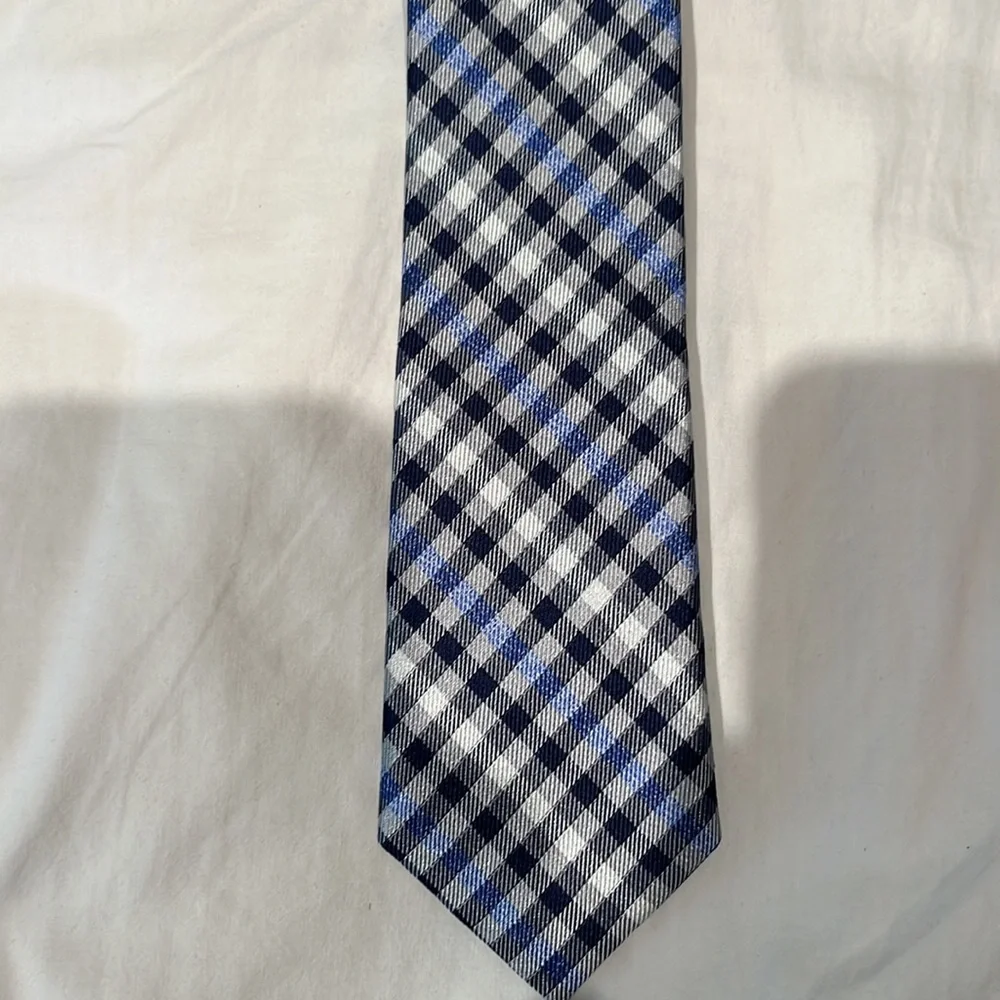Boys Michael KORS tie in great condition.